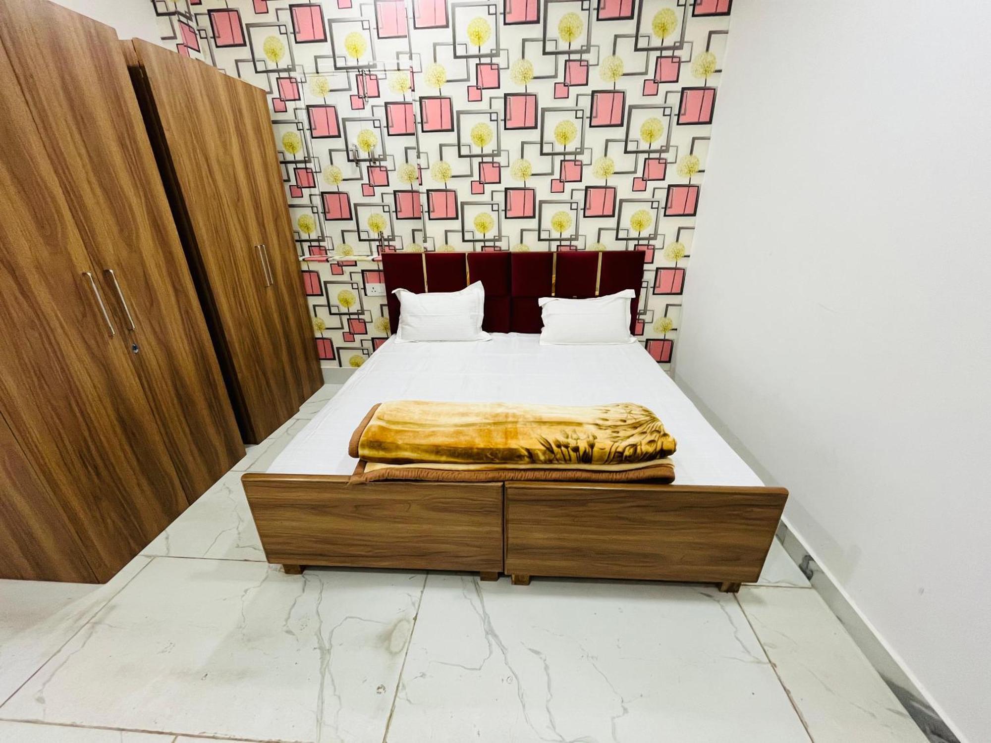 Townhouse Happy Habitat Guest House 大诺伊达 外观 照片