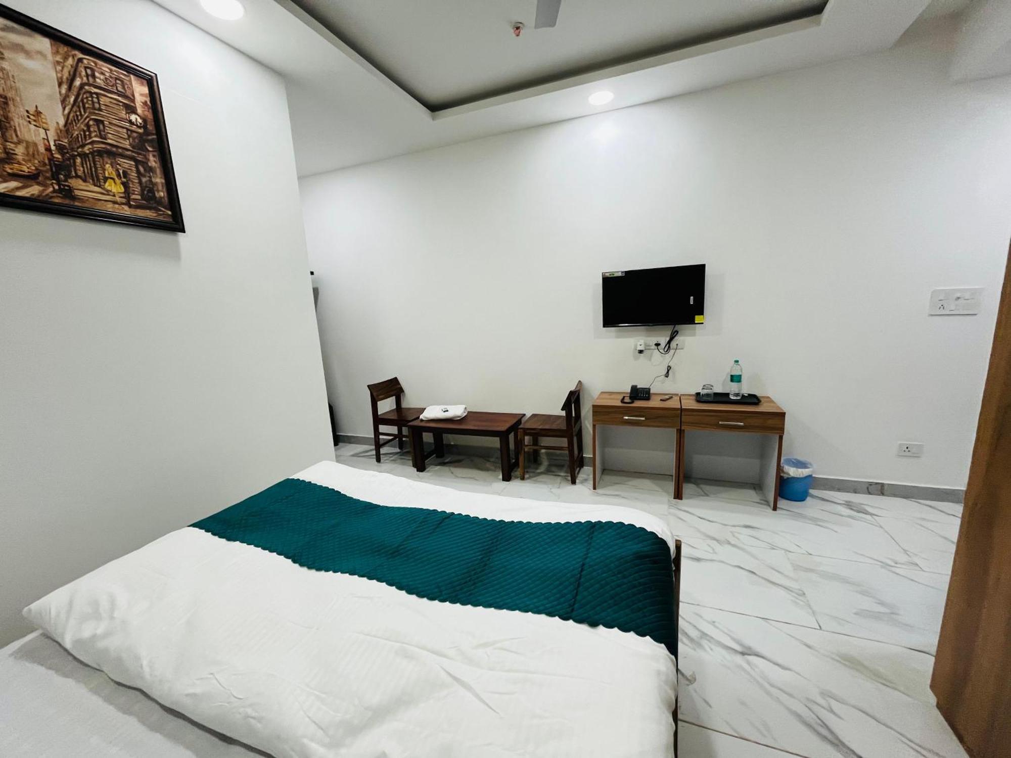 Townhouse Happy Habitat Guest House 大诺伊达 外观 照片