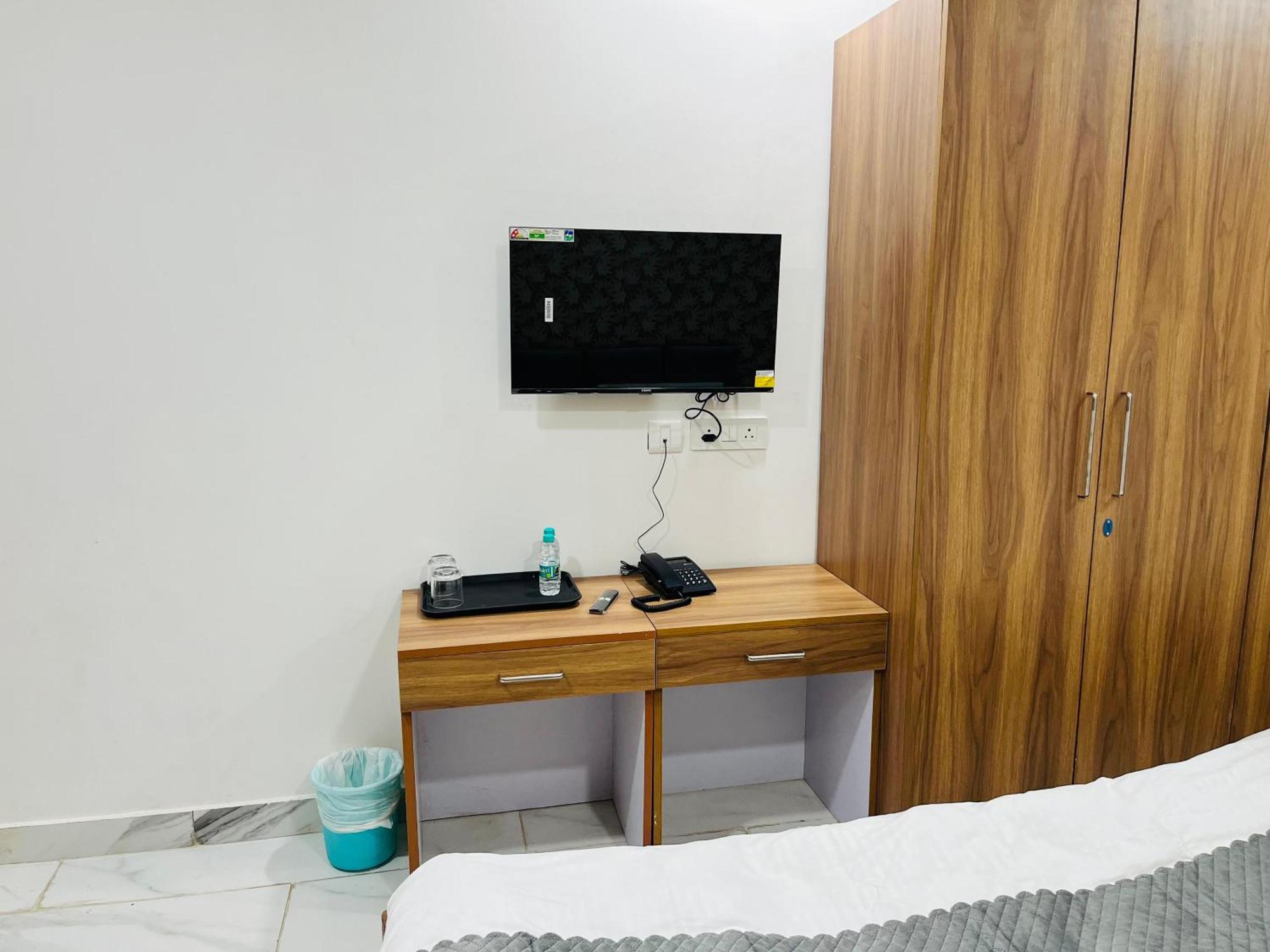 Townhouse Happy Habitat Guest House 大诺伊达 外观 照片