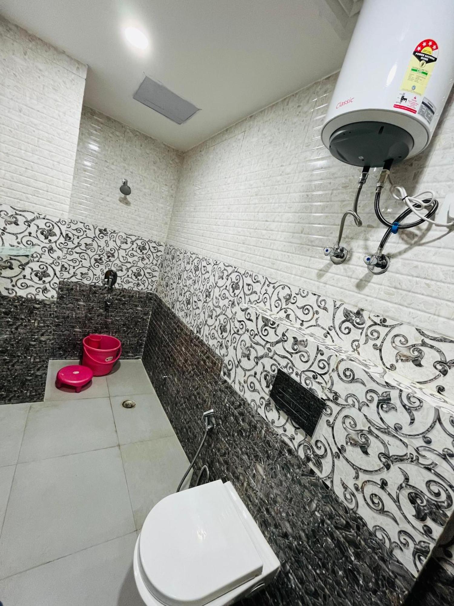 Townhouse Happy Habitat Guest House 大诺伊达 外观 照片